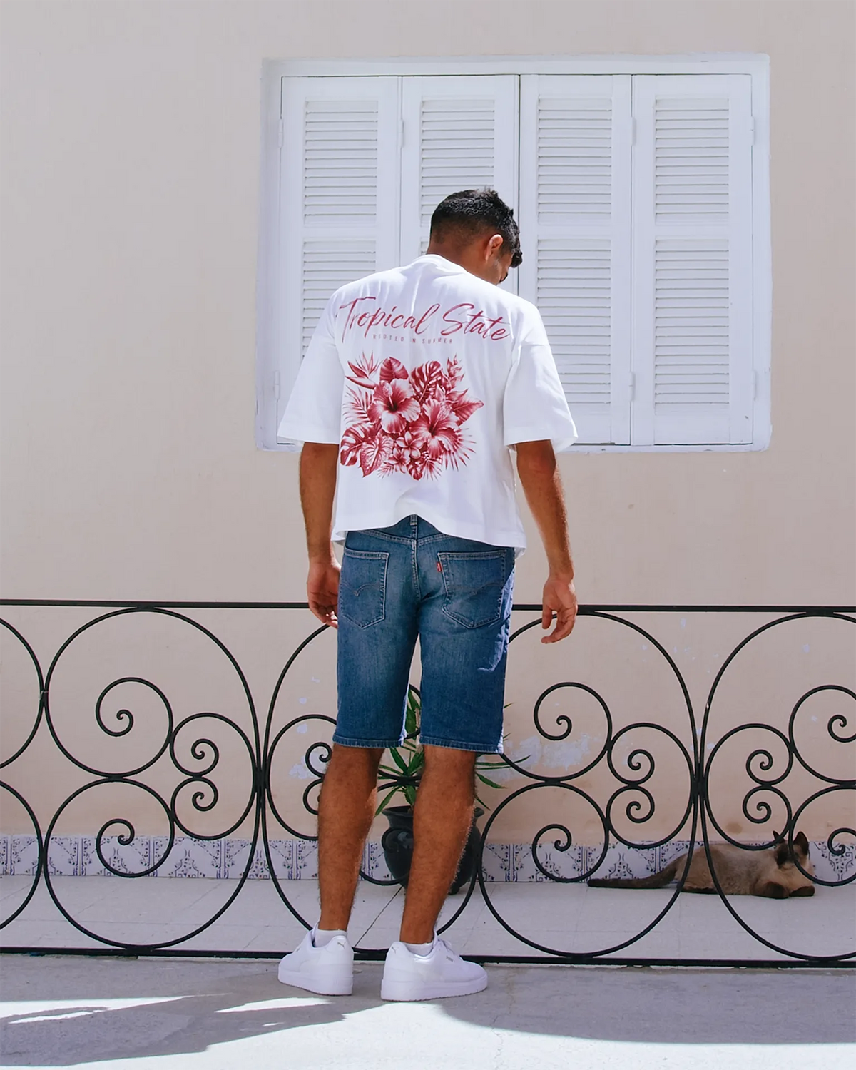 TROPICAL STATE™ White cropped oversized T-shirt featuring vintage-red tropical graphic on the back